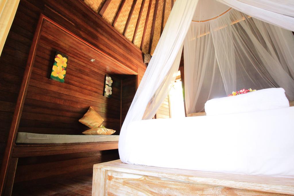 Lembah Bhucarya Hotel Nusa Lembongan  Exterior photo